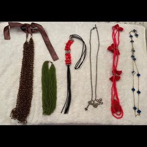 Group of 6 necklaces